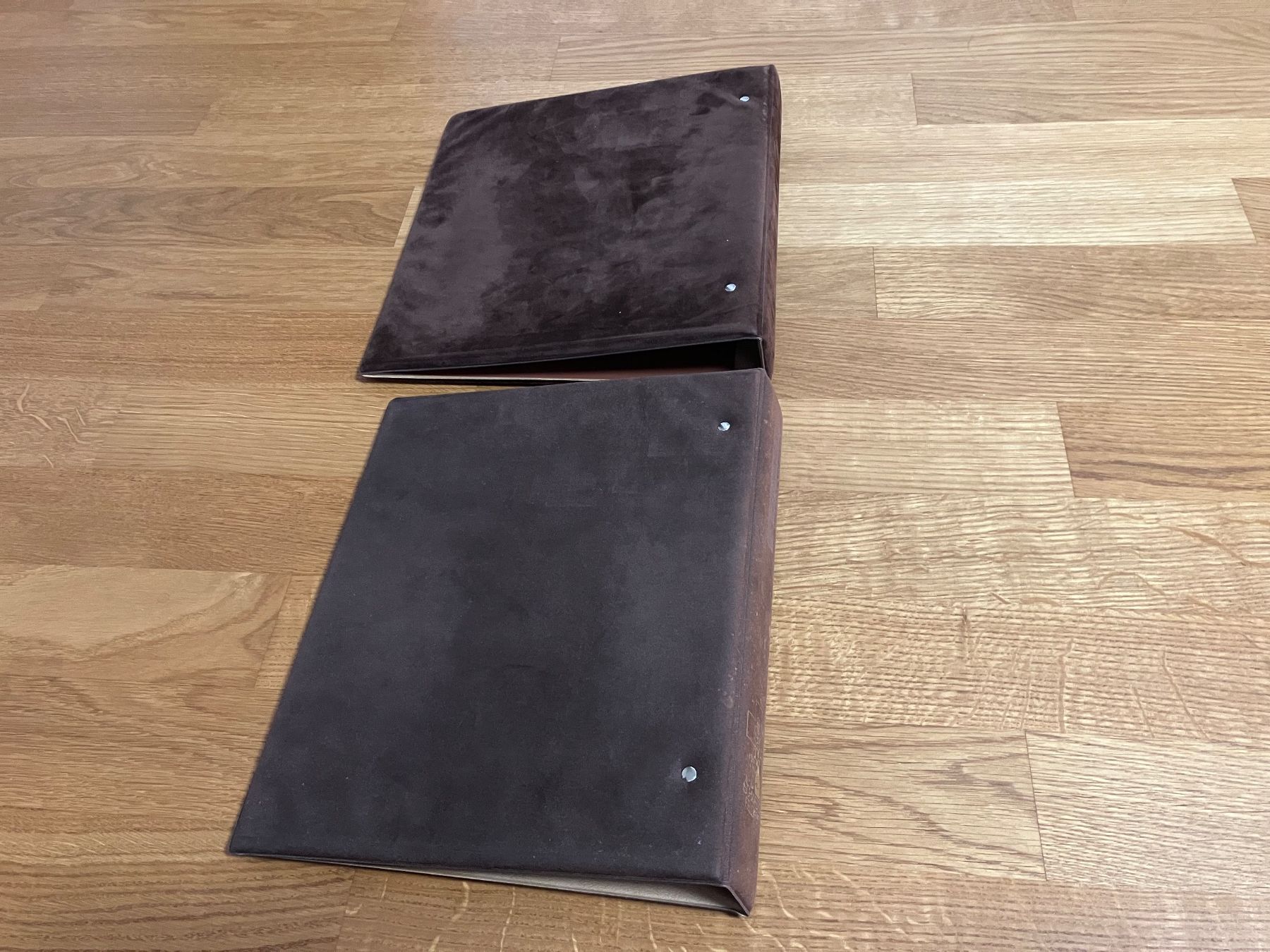 Album: 2 Briefmarken album – Usato da Riehen venduto da vernizi 2