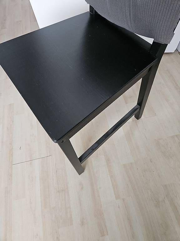 Set tavolo e sedie: Esstisch mit 4Stühlen komplett – Usato da Steinmaur venduto da Benschi62 3