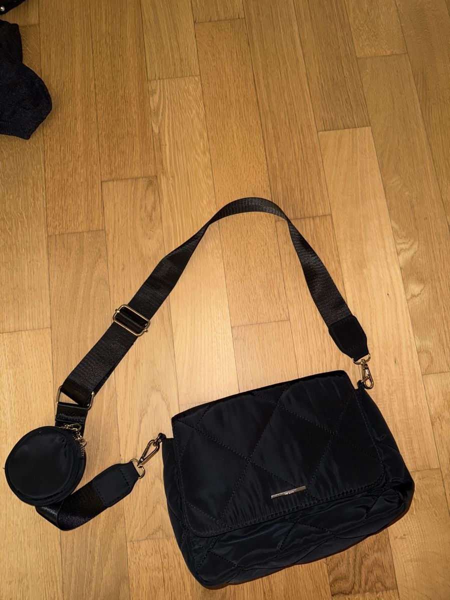 Borse da donna: Bershka Crossbody Tasche schwarz – Usato da Winterthur venduto da yar_dpp8