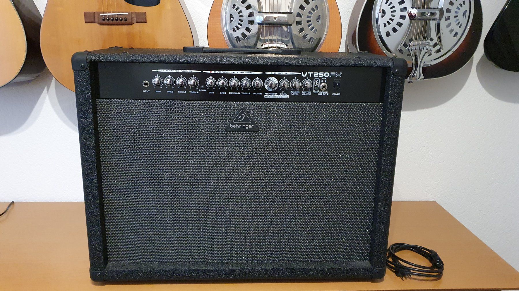 Behringer Verstärker: Gitarrenverstärker – Gebraucht aus Worben von pioschter