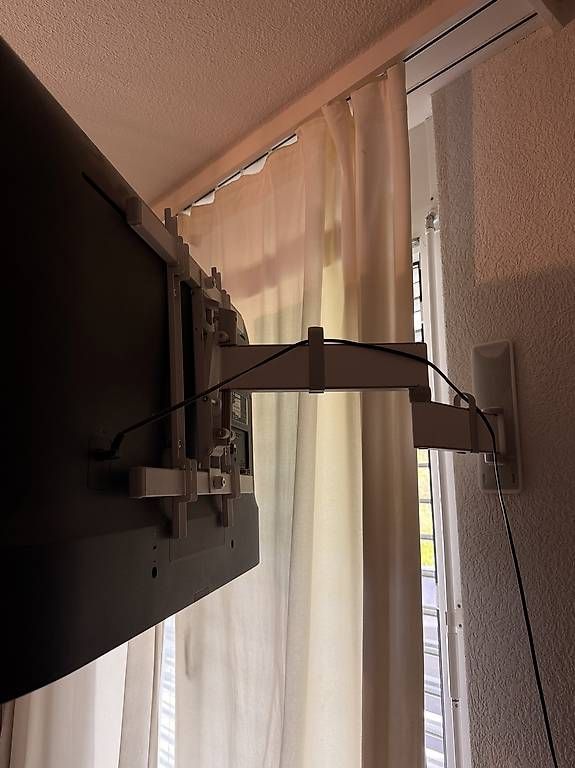 LG Fernseher: LG 43' Zoll TV inkl. Wandhalterung – Gebraucht aus Au ZH von Jessica1512 1