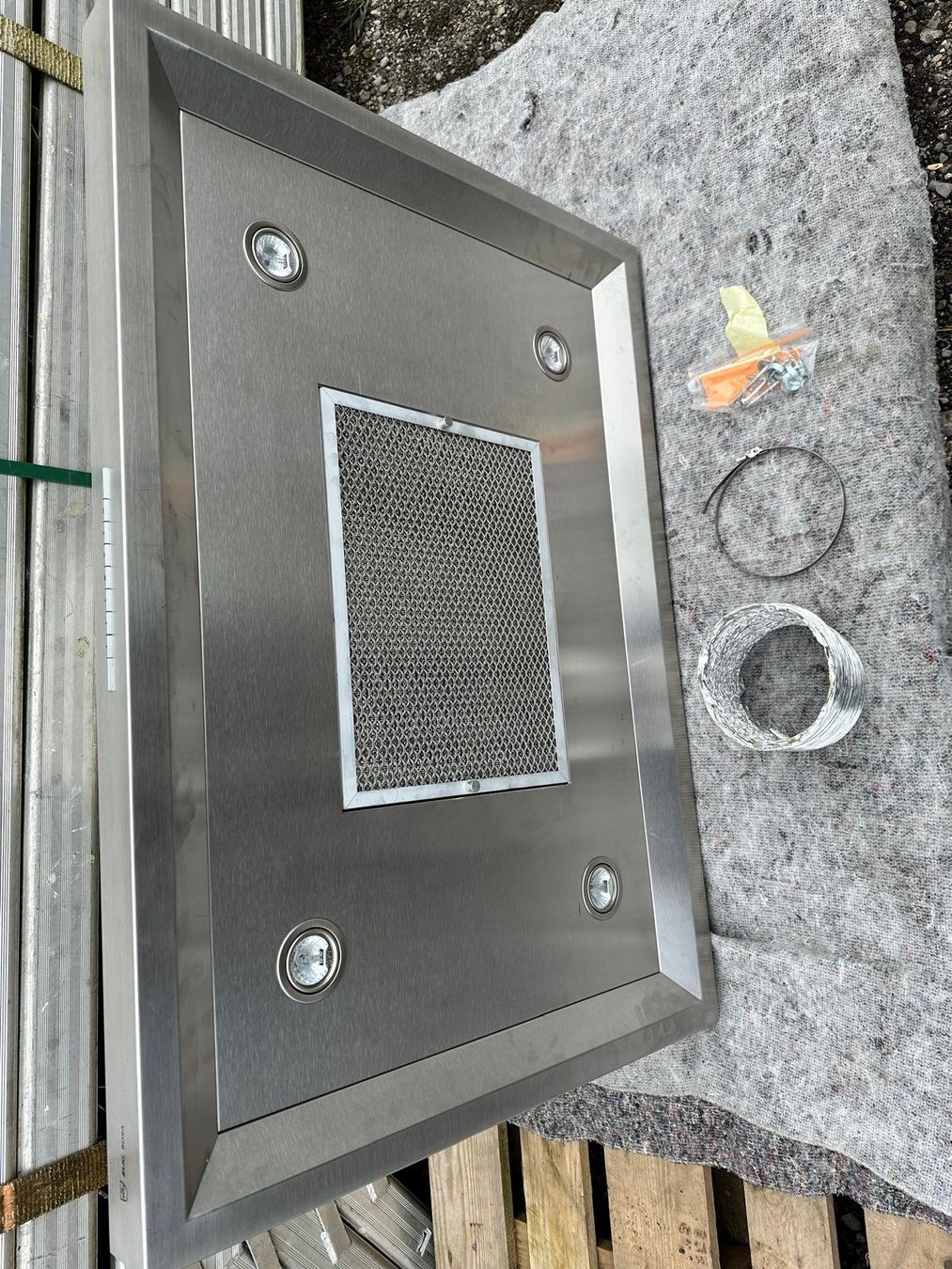 V-Zug Cappe di aspirazione: Dunstabzugshaube V-ZUG Insel ChromeClass – Usato da Spreitenbach venduto da Space_X 8