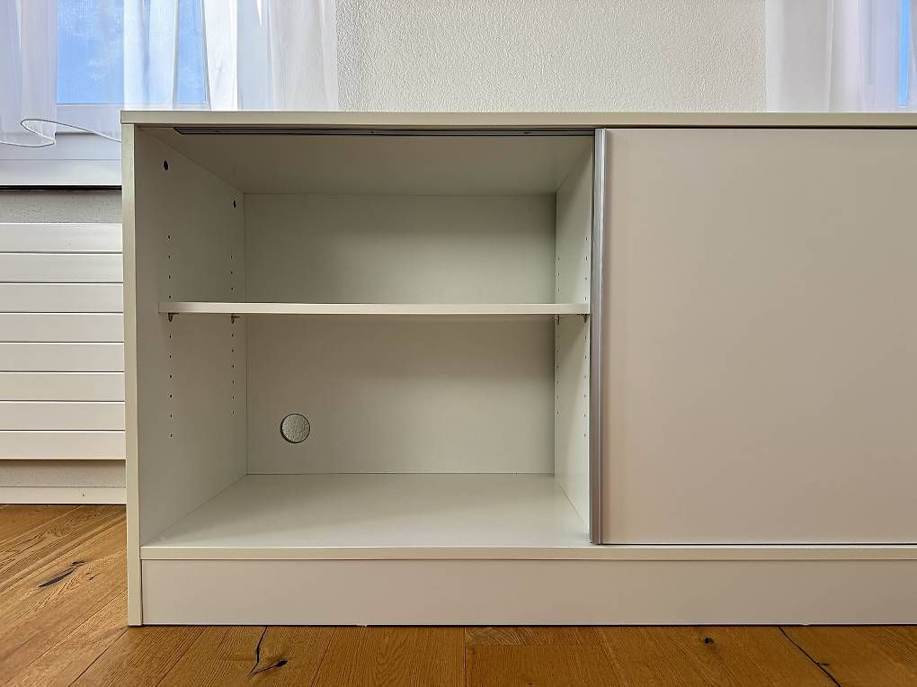 Scaffali: Sideboard weiss mit Schiebetüren – Usato da Veltheim AG venduto da EVENT-LLS 1