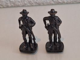 Lot Ü-Ei   2 Metall Figuren Spez .  Produktions fehler ???