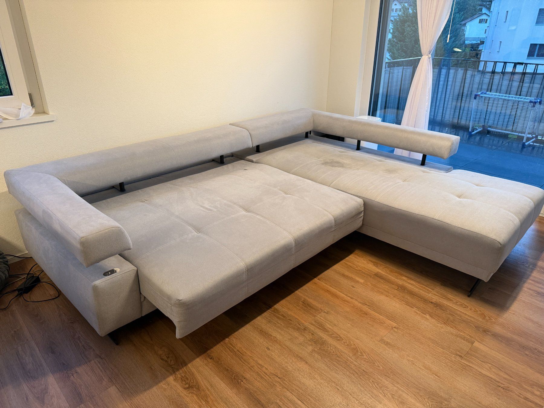 Divani: Ecksofa Heaven hellgrau L-Form, motorische Sitztiefe – Usato da Kölliken venduto da Isekream 2