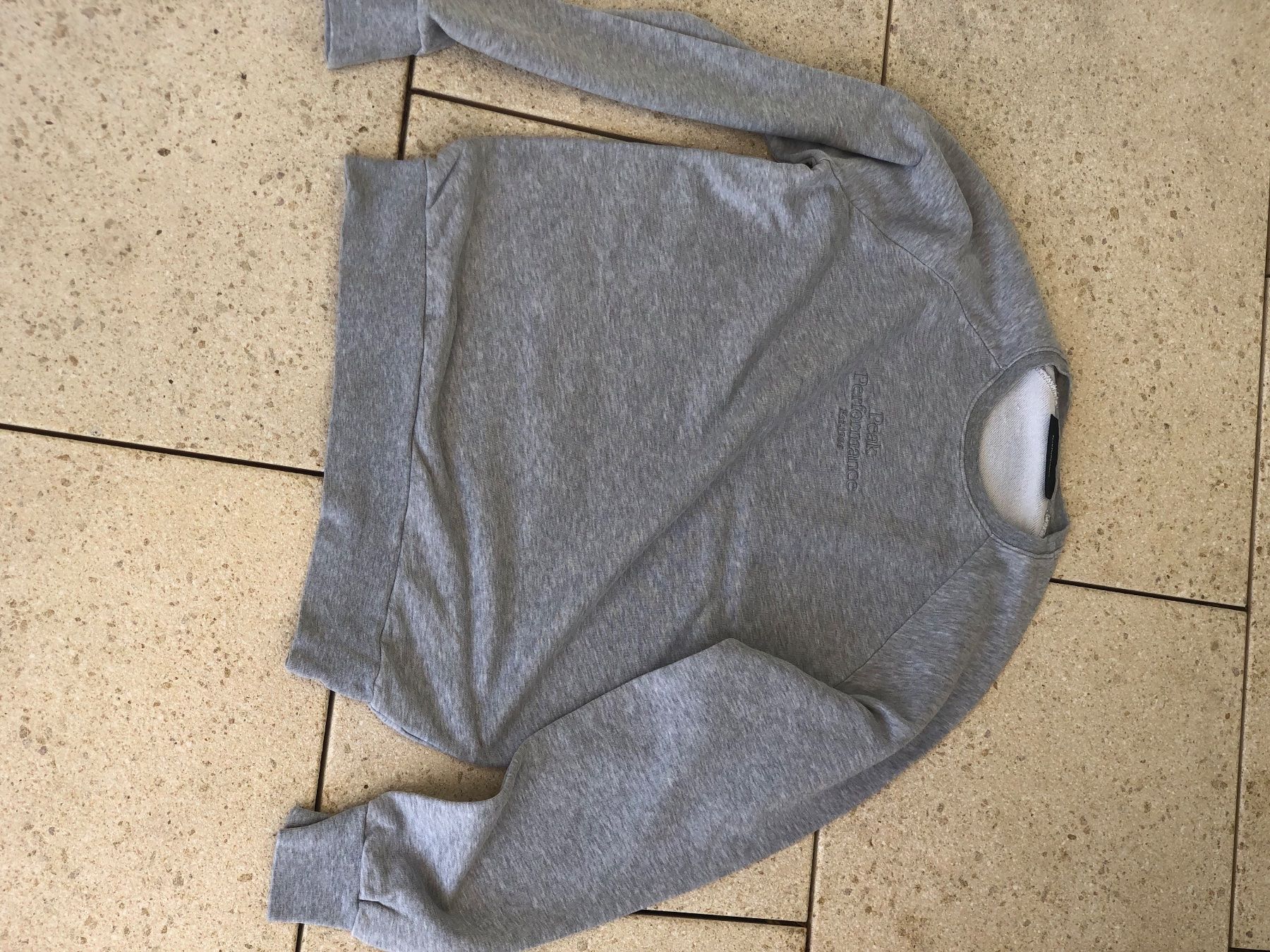Peak Performance Maglioni & Felpe: Grey Peak Performance crew neck raglan sweater – Usato da Lausanne venduto da jul_jpm7
