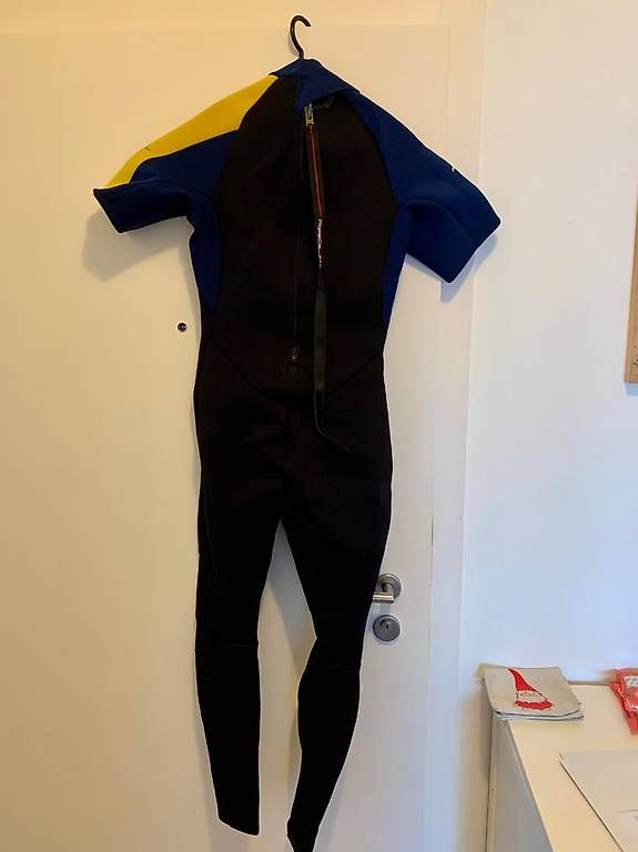 Costumes, combinaisons de sport et fonctionnelles: Surfanzug S Neu – D'occasion à Sils im Domleschg par ams12 1