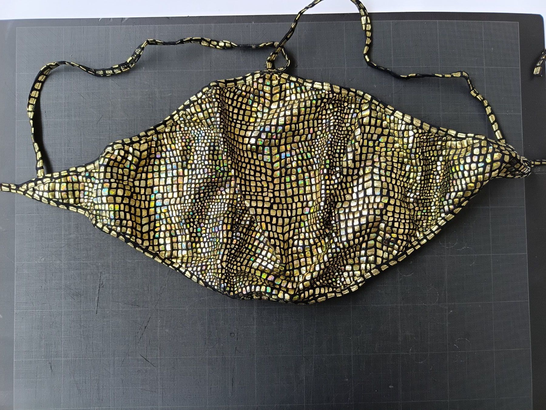 Pantaloni: Hotpants und Top im Gold-Perlmut Look – Nuovo e nell'imballaggio originale da Wängi venduto da Ladys_First 5