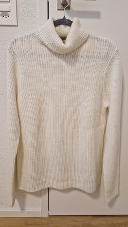 Weisser Bershka Rollkragenpullover Gr. M