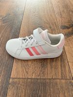 neuwertige Adidas Schuhe, Grösse 32