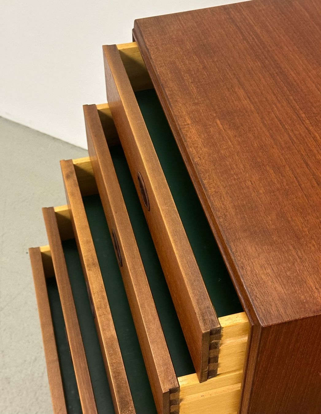 Cassettiere: Teak Kommode Nachtisch Denmark MidCentury 60s – Usato da Basel venduto da MidMod20C 3