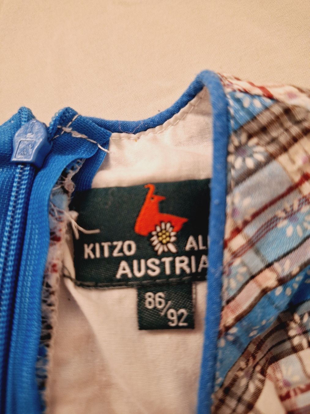 Costumi: Baby Dirndl + Blouse (gr. 86/92) – Usato da Volketswil venduto da LisaSch1 2