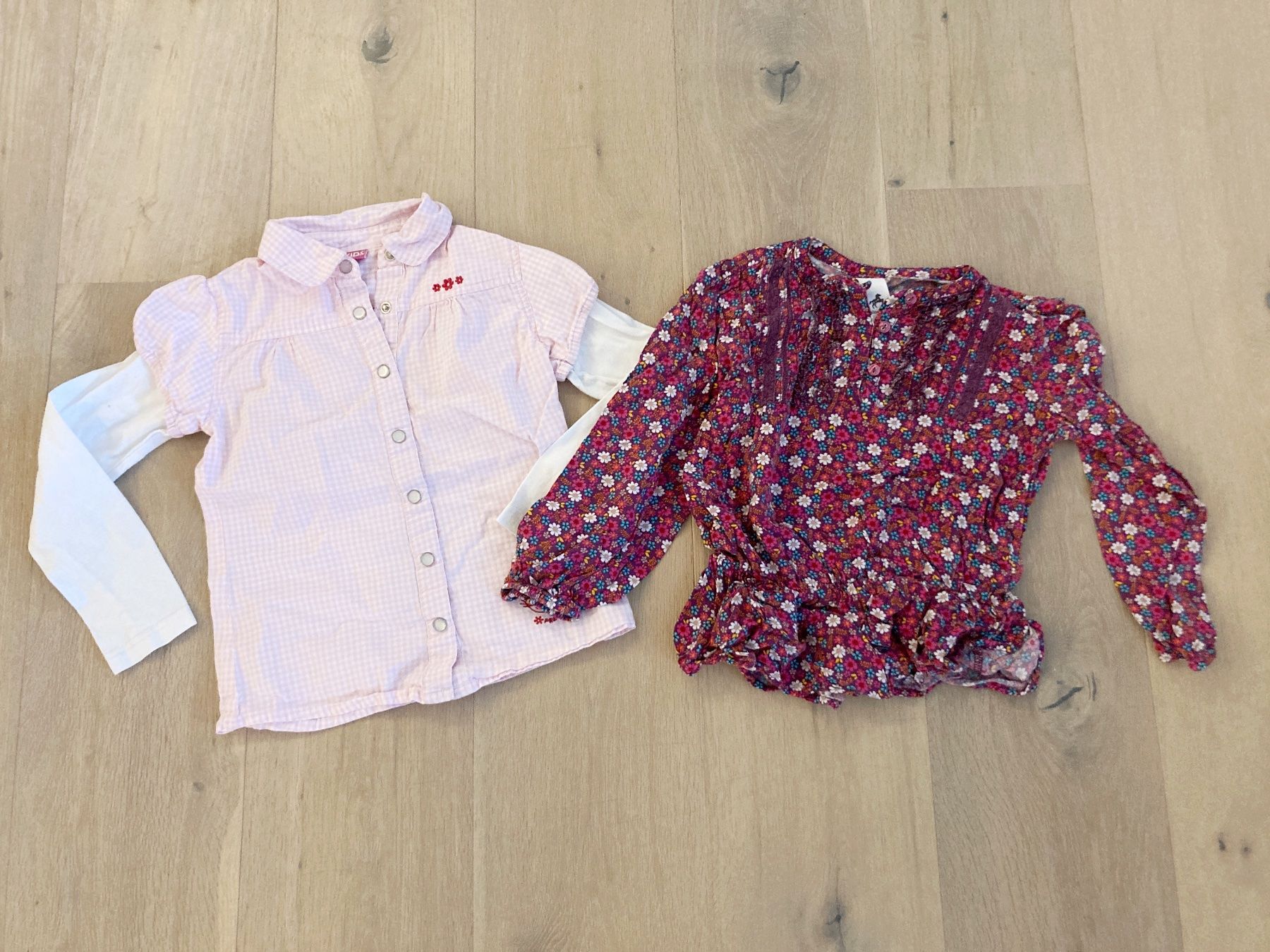 Camicette, T-shirt & Top: 2 Blusen für Mädchen Gr. 122 – Usato da Eggenwil venduto da Lissi82
