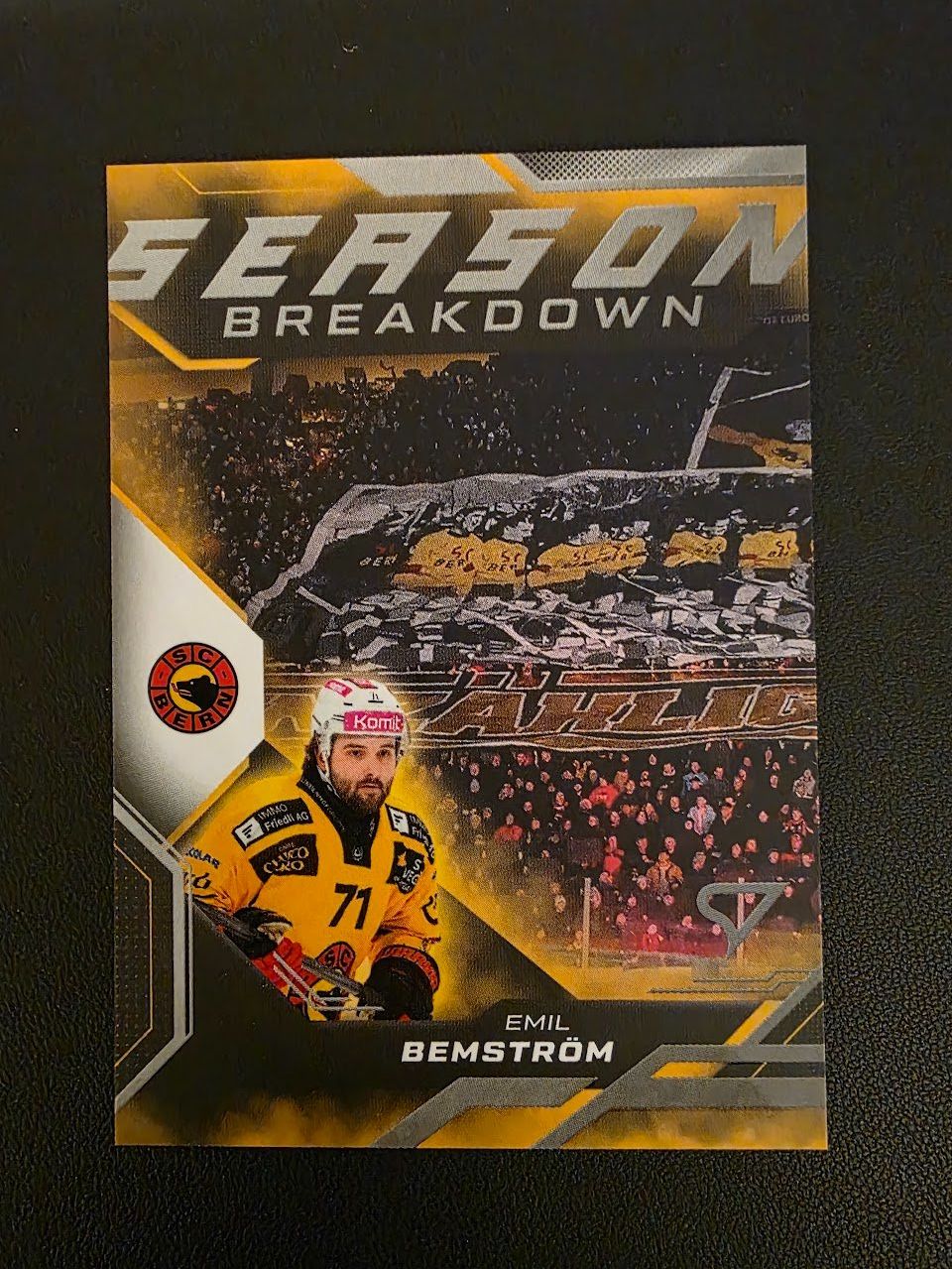 Sportzoo Carte collezionabili: 2025/26 SCB Bern Emil Bemström Season Breakdown Playoffs – Usato da Bauma venduto da Yotanke