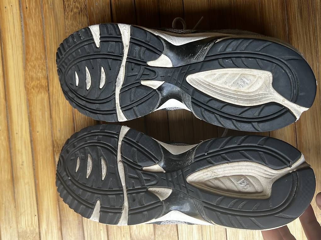 Scarpe da uomo: Asics 1090 v2 – Usato da Saxon venduto da pin_2kmn 3