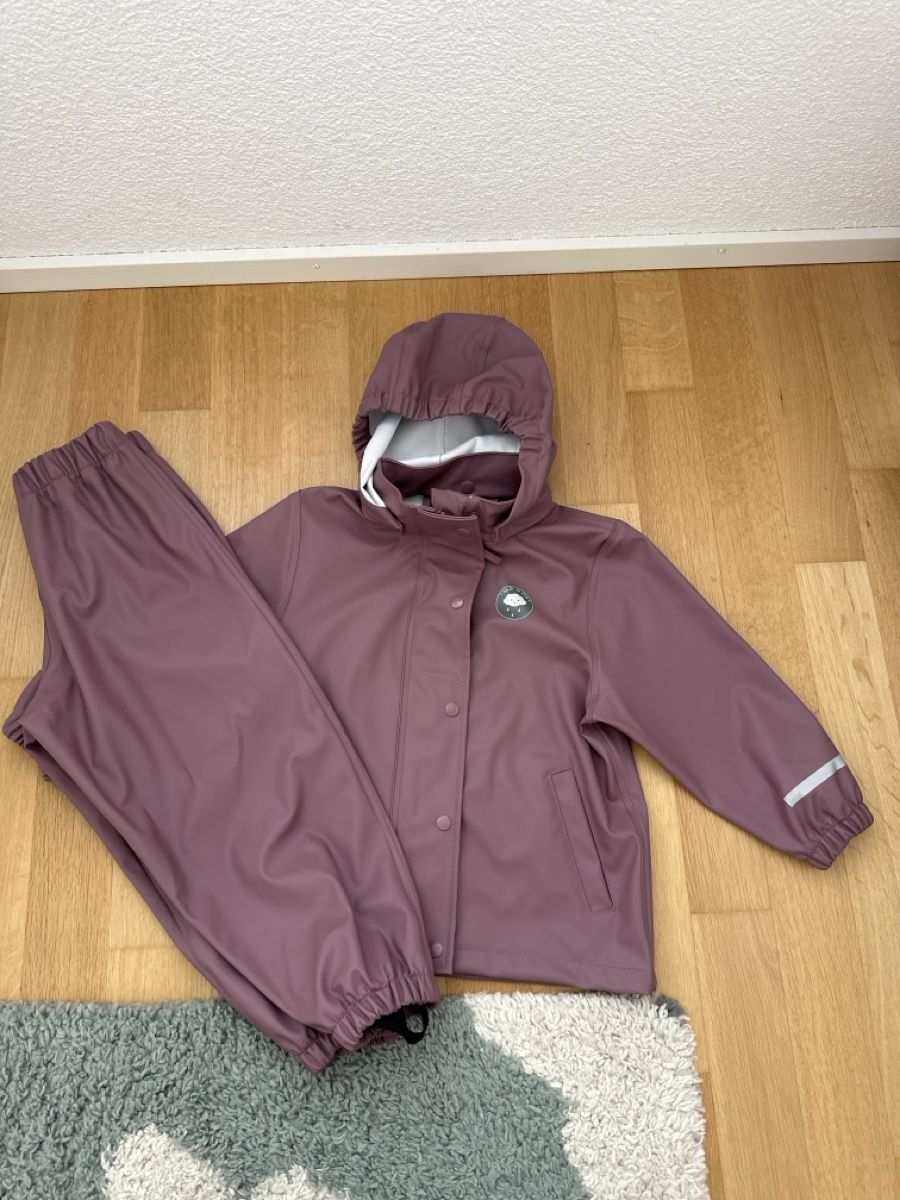 Manor Lotti & Set di vestiti: Regenset Manor 98/104 – Usato da Emmen venduto da meh_xd8c