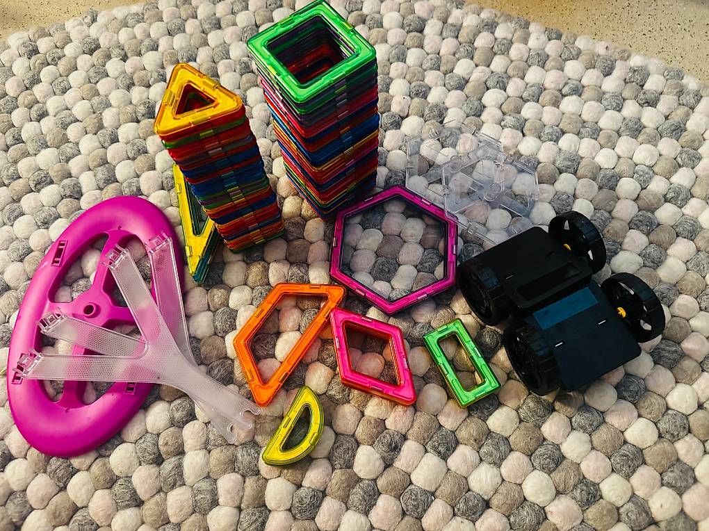 Spielzeuge: Magnetische Bausteine – Gebraucht aus Binningen von bebema