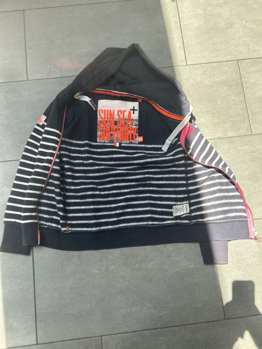 Pulls & Sweat-shirts: Kapuzenjacke Gr. M – D'occasion à Iseltwald par Waldisch 1