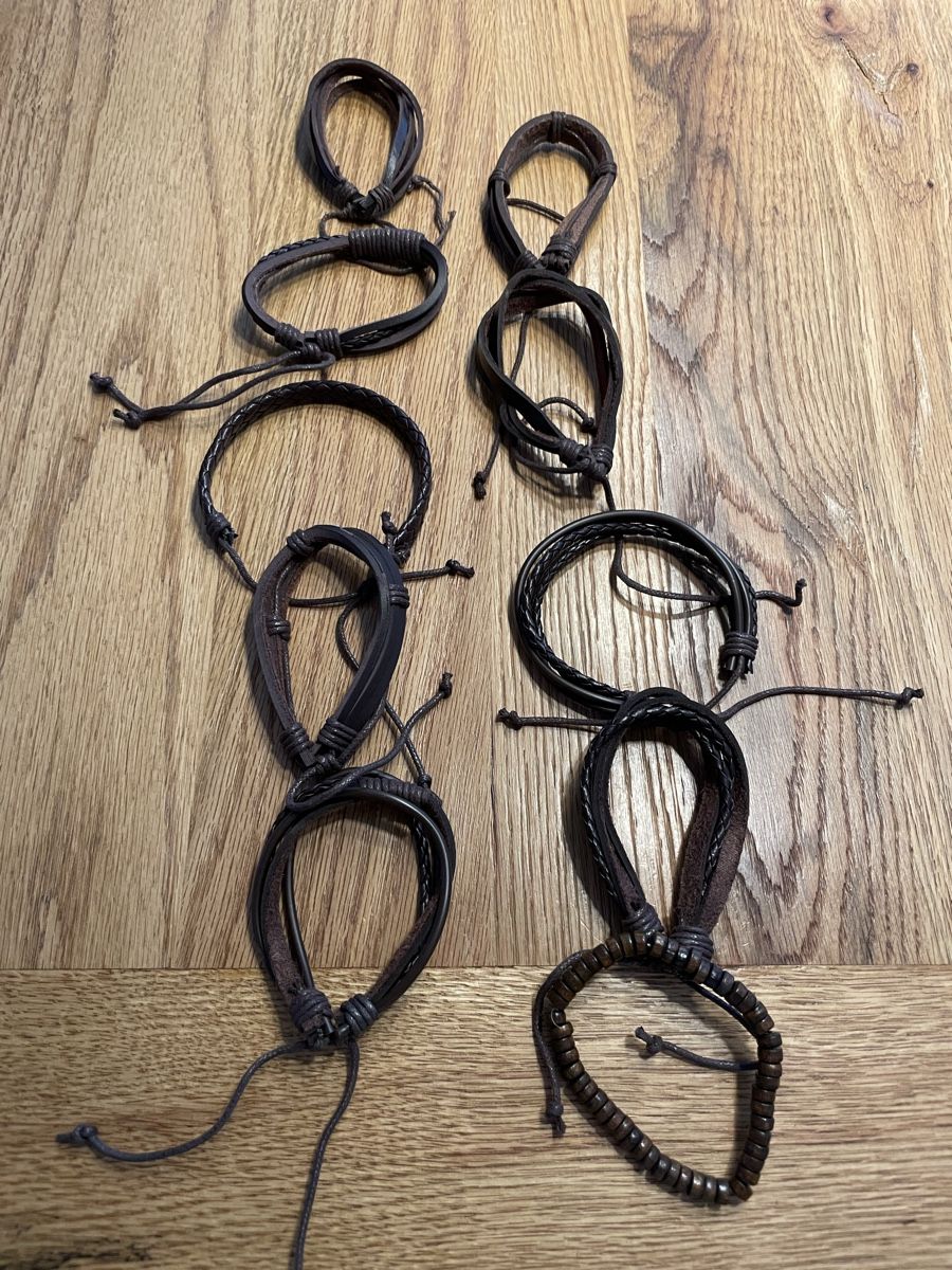 Bracciali & Braccialetti: Kunstleder Armbänder Unisex – Nuovo e nell'imballaggio originale da Buchs /ZH venduto da Sadac