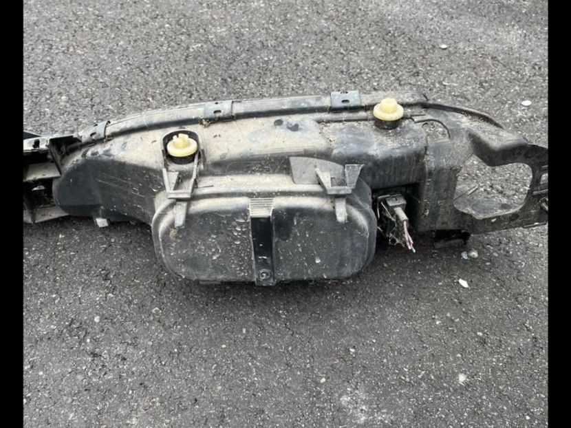 Fari: Ford Mondeo Scheinwerfer mit Grill JG 1994 – Usato da Rothenhausen venduto da Deltassion 3