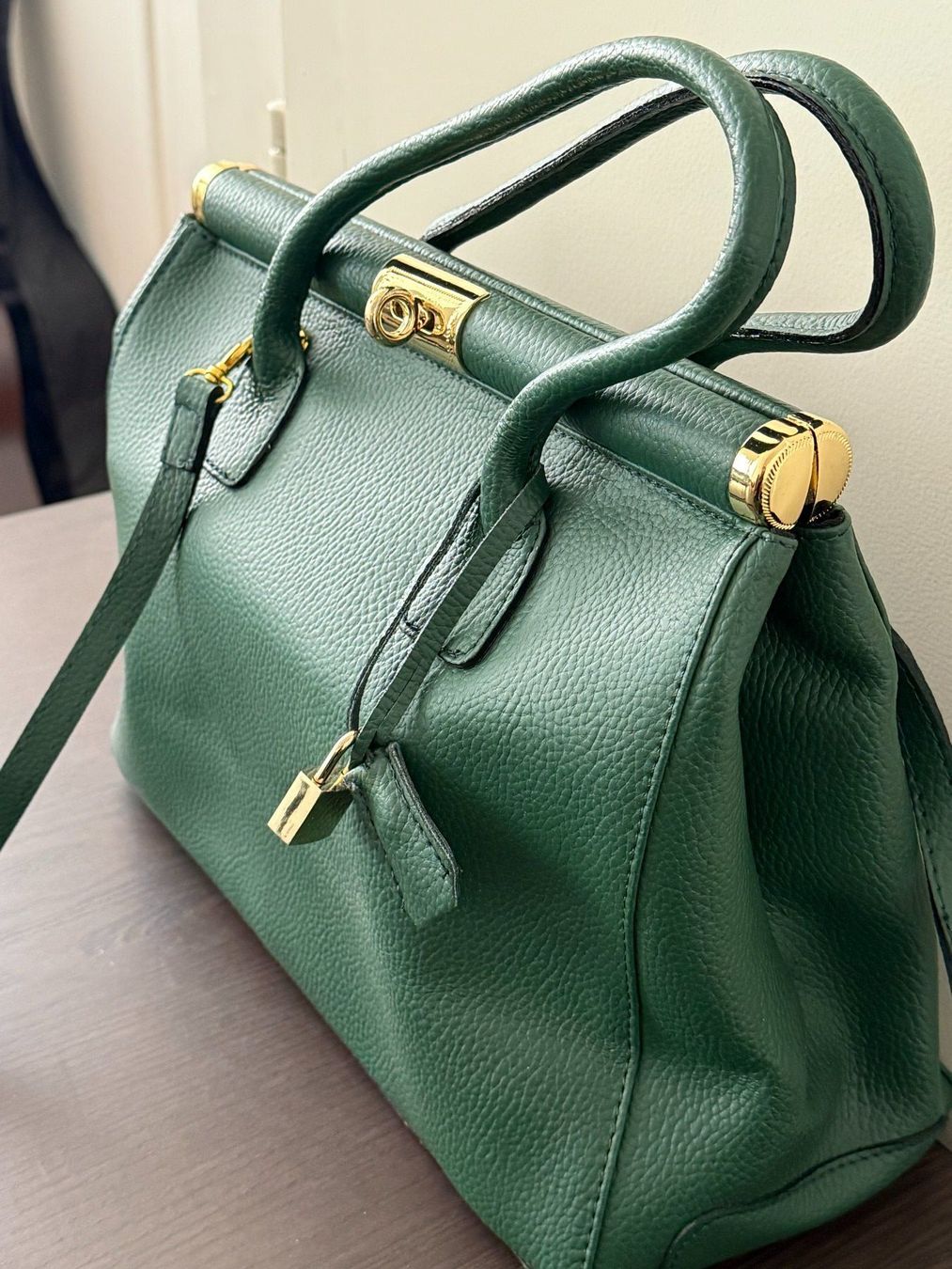 Borse da donna: Sac en cuir vert – Nuovo e nell'imballaggio originale da Le Locle venduto da tchanatakoua 1