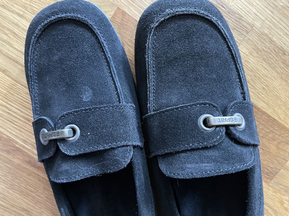 Esprit Scarpe da donna: Schwarze Esprit Slipper aus echtem Leder, Grösse 41 – Usato da Volketswil venduto da chicago77 1