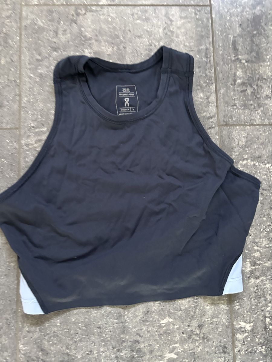 Tops: On Running Crop Top, Size S  – D'occasion à Buchrain par akj48