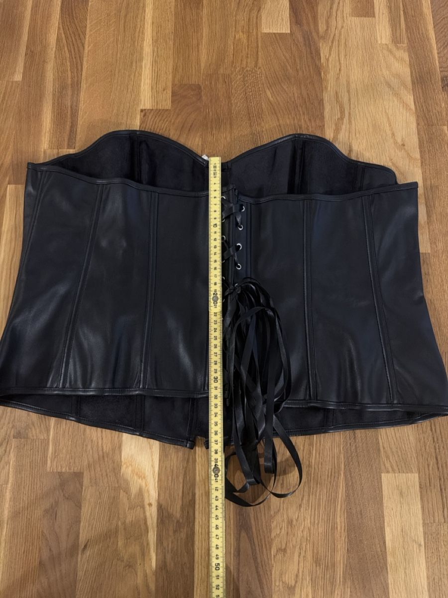 Top: Joli bustier en cuir synthétique – Nuovo (secondo la descrizione) da Brügg BE venduto da traindenuit 3