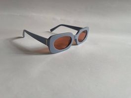 Sonnenbrille lila