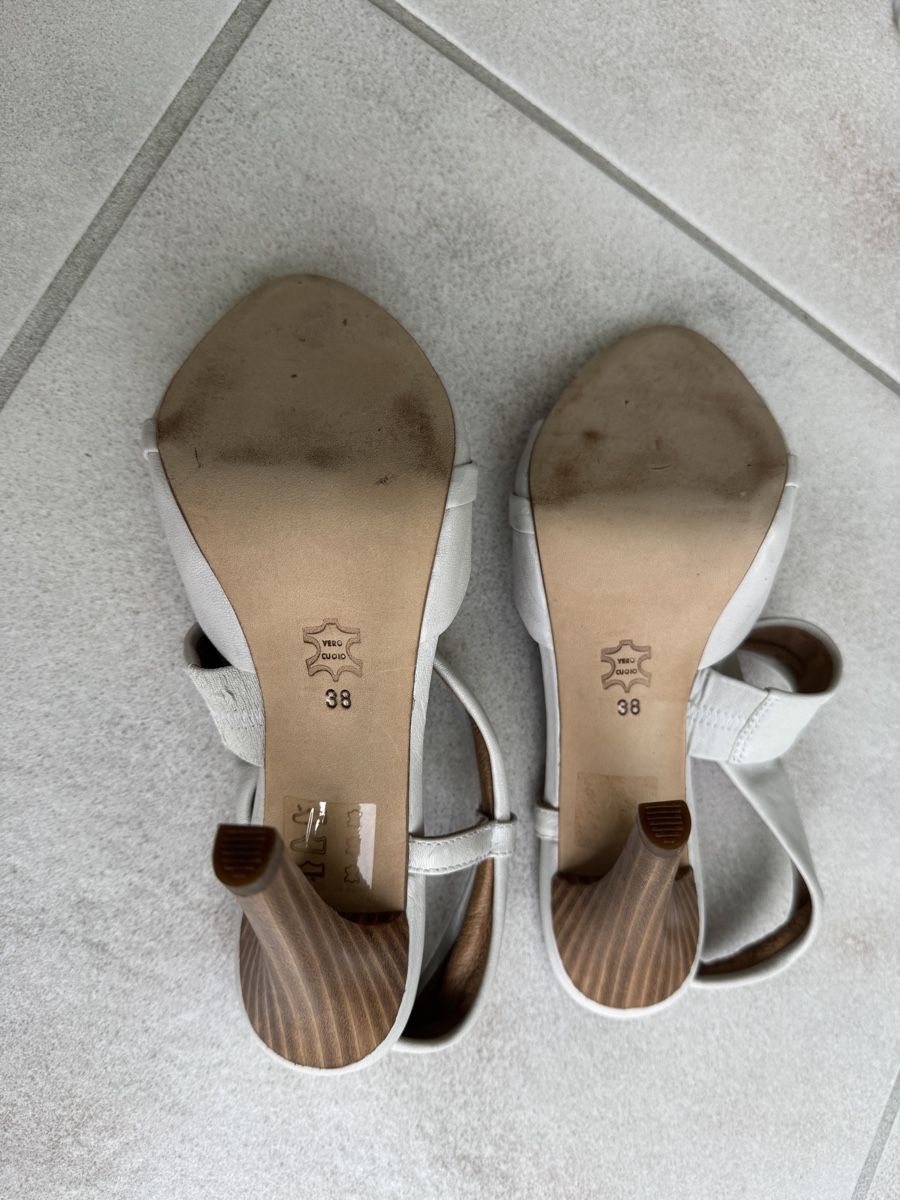 Scarpe da donna: Elegante Sandalen in Hellgrau Grösse 38 – Usato da Hausen AG venduto da Karina_S 4