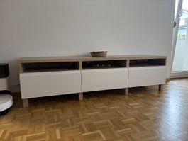 Großes TV Board mit viel Stauraum