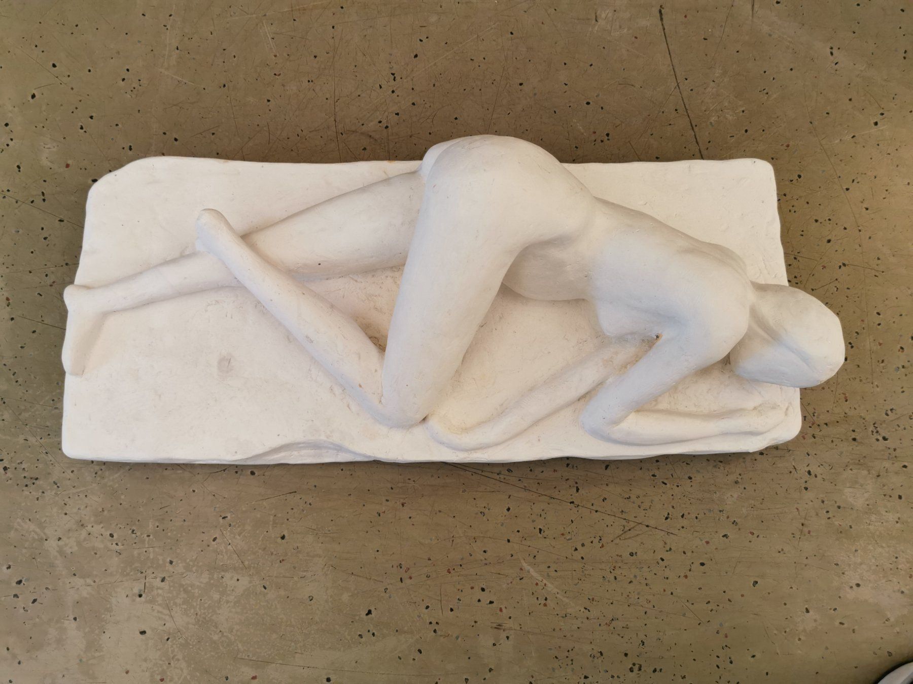 Sculture & Statue: Liegende Frau Gips – Usato da Zürich venduto da ZuercherBrockenhaus 4