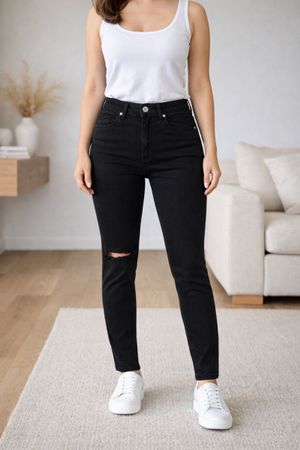 JEAN NOIR TAILLE HAUTE BERSHKA EUR 36