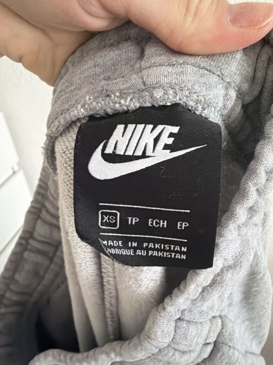 Nike Hosen: Nike Jogginghose grau Grösse XS  – Gebraucht aus Wattwil von betsar.13 2