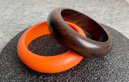Schöne minimalistische Armreifen aus Harz und Edelholz