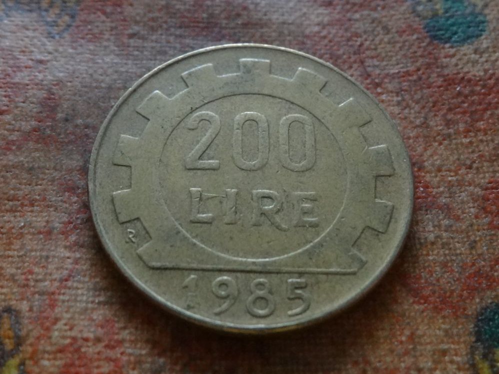 Tutti le monete: ITALIE  200  Lire  1985 – Usato da Romanel-sur-Lausanne venduto da Swift13