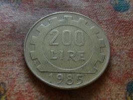 ITALIE  200  Lire  1985