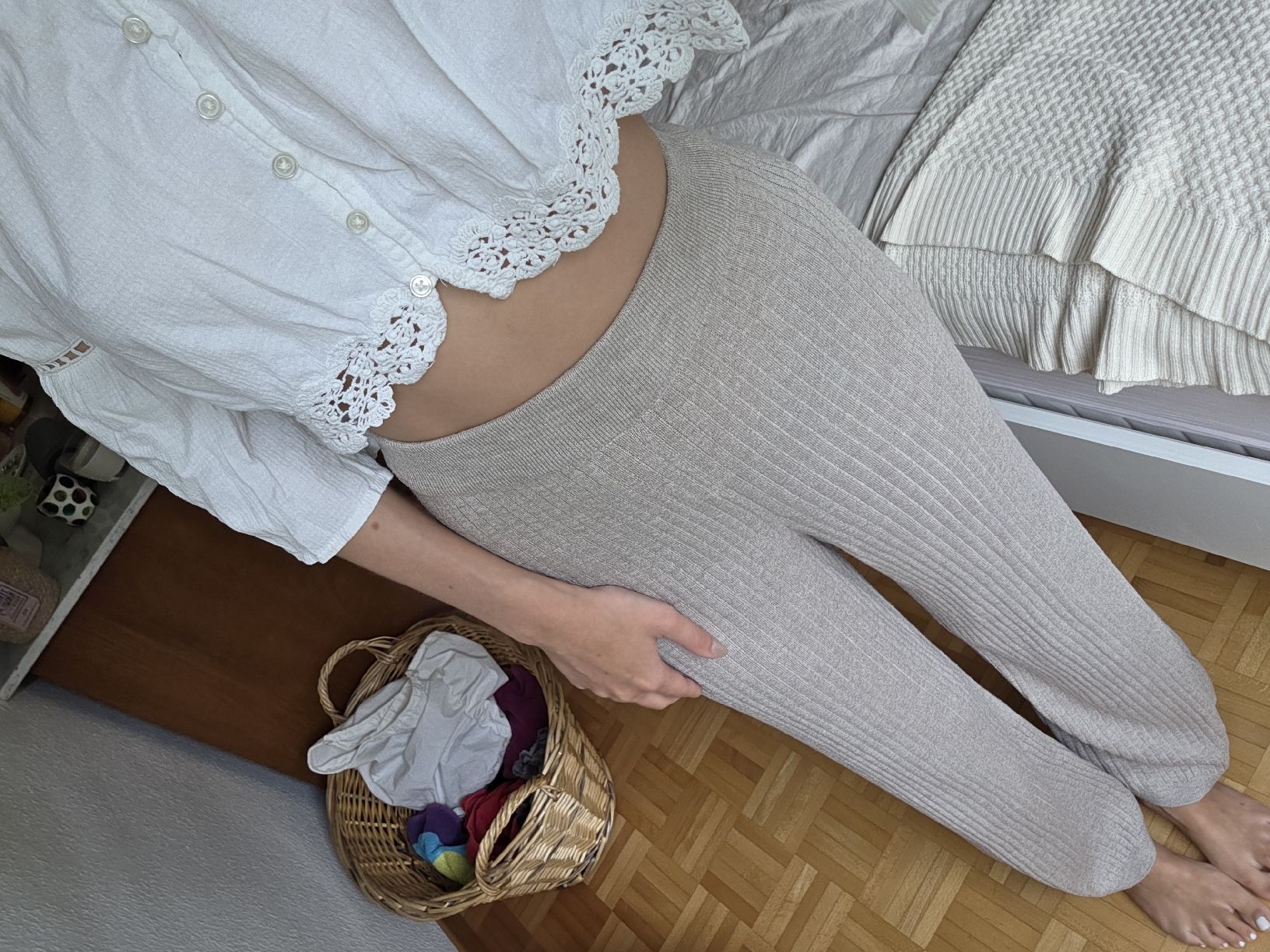 H&M Pantaloni: Beige Knit Pants – Usato da Zürich venduto da jul_l28v 1