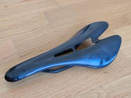Carbon Sattel 82g 125mm Breite