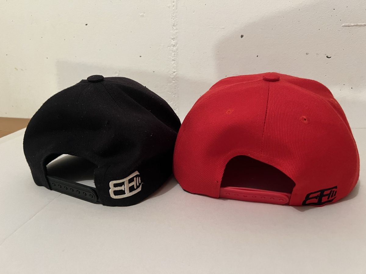 Altro in  Abbigliamento & Accessori: 2 coole Caps schwarz & rot "Body Engineer" – Usato da Schongau venduto da Retro_Shop 1