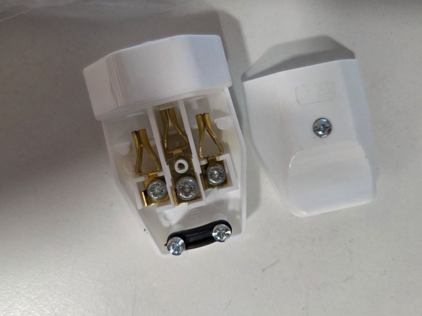 Spine: T13, L+N+PE 10A 250V Kupplung – Nuovo e nell'imballaggio originale da Zürich venduto da eymen20