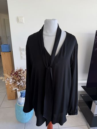 Hugo BossBluse schwarz Grösse 40 m.Schleife neuw