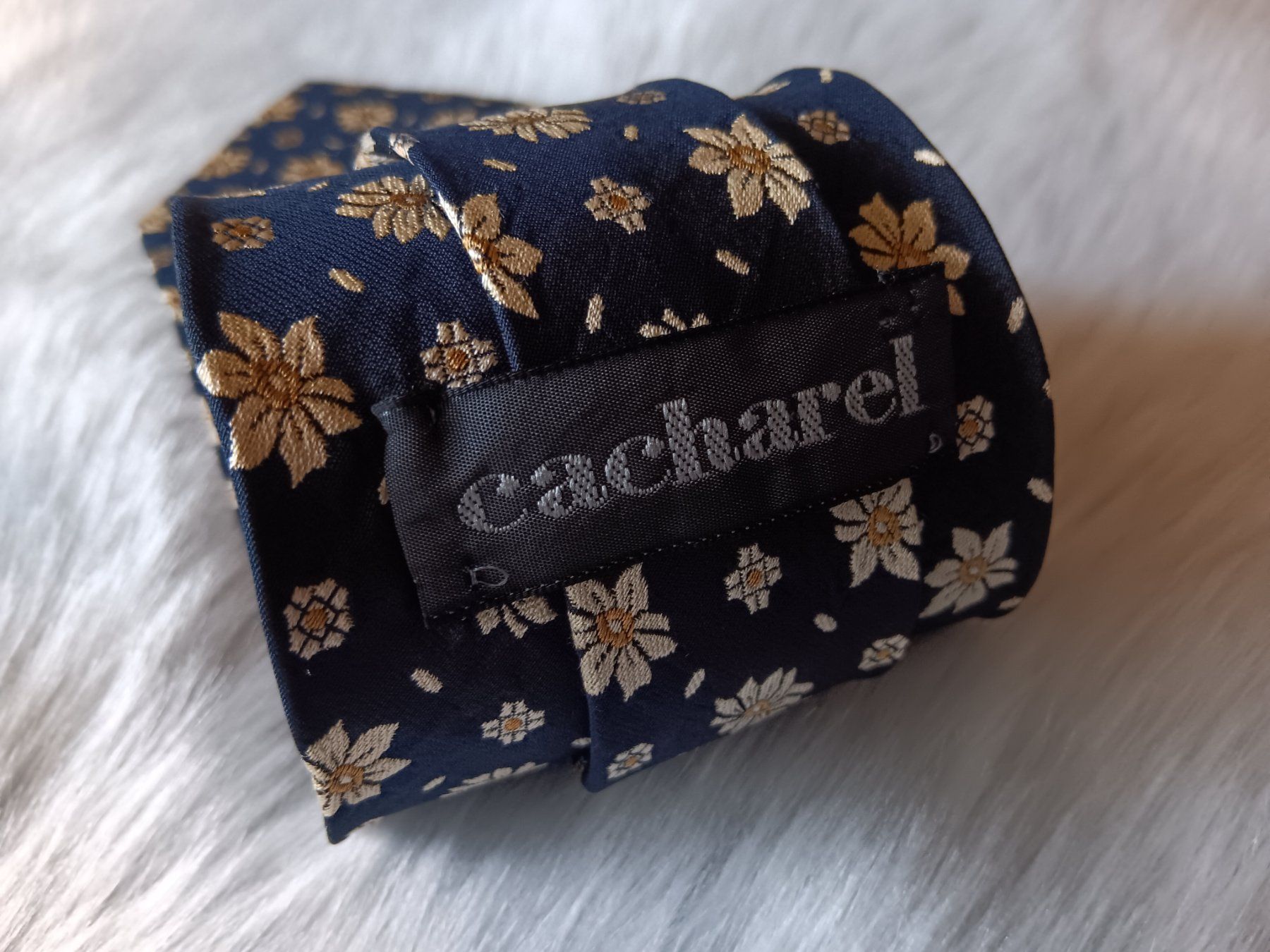 Cravatte: CACHAREL Cravate en soie / Seiden Krawatte – Usato da Cossonay-ville venduto da Super-Price-Quality 3