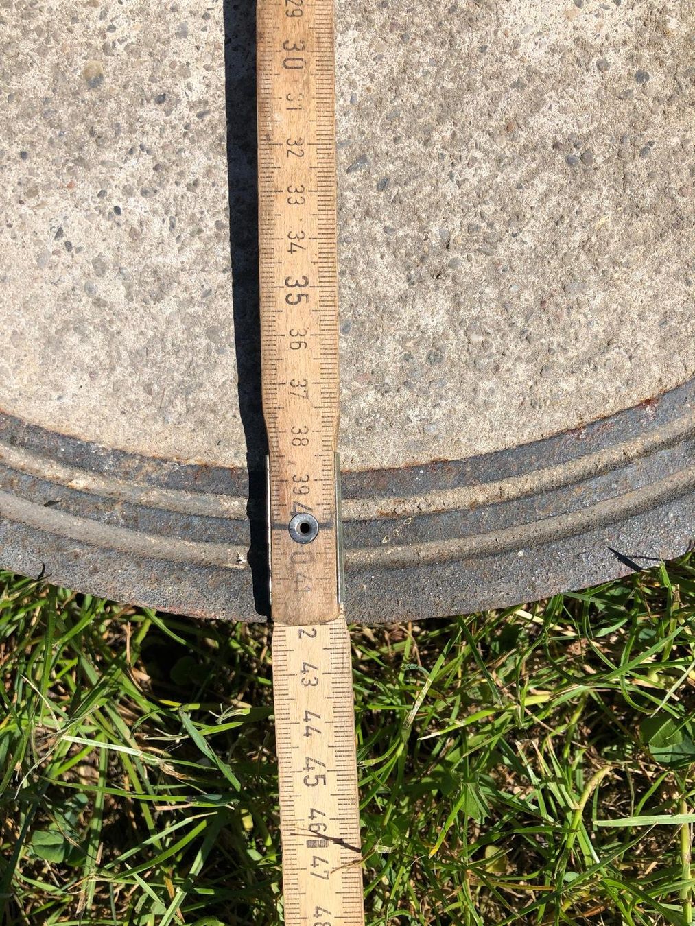 Sonstige Baumaterialien: Schachtdeckel Gussbeton – Gebraucht aus Kleindöttingen von Sienus1 1