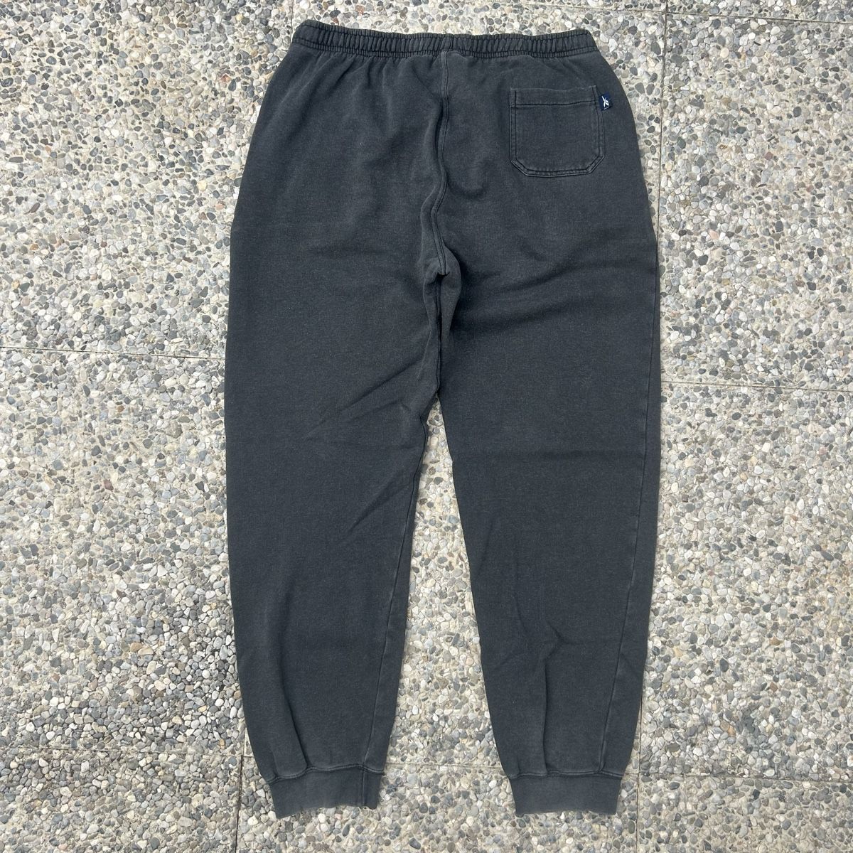 Reebok Pantalons: Vintage Reebok Gray sweatpants  – D'occasion à brent par fukusapes 4
