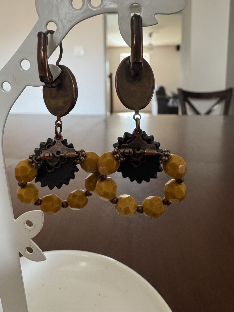 Ohrringe & -stecker: Boucles d'oreilles pendantes ocre et noire – Gebraucht aus Sion von car_pxm2 1