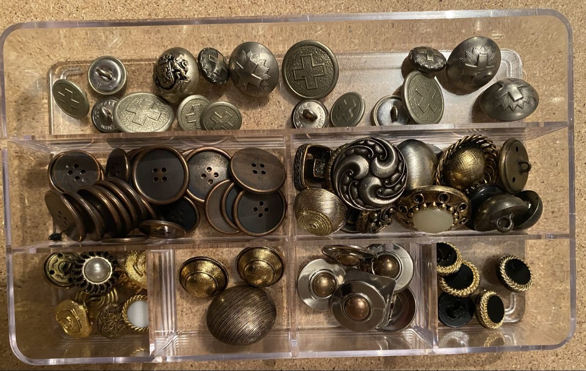 Boutons: Knöpfe, Metallknöpfe – Neuf (Voir description) à Winterthur par Etimax