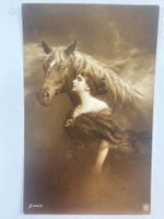 Fotopostkarte Frau mit Pferd Handkoloriert - um 1920 Antik