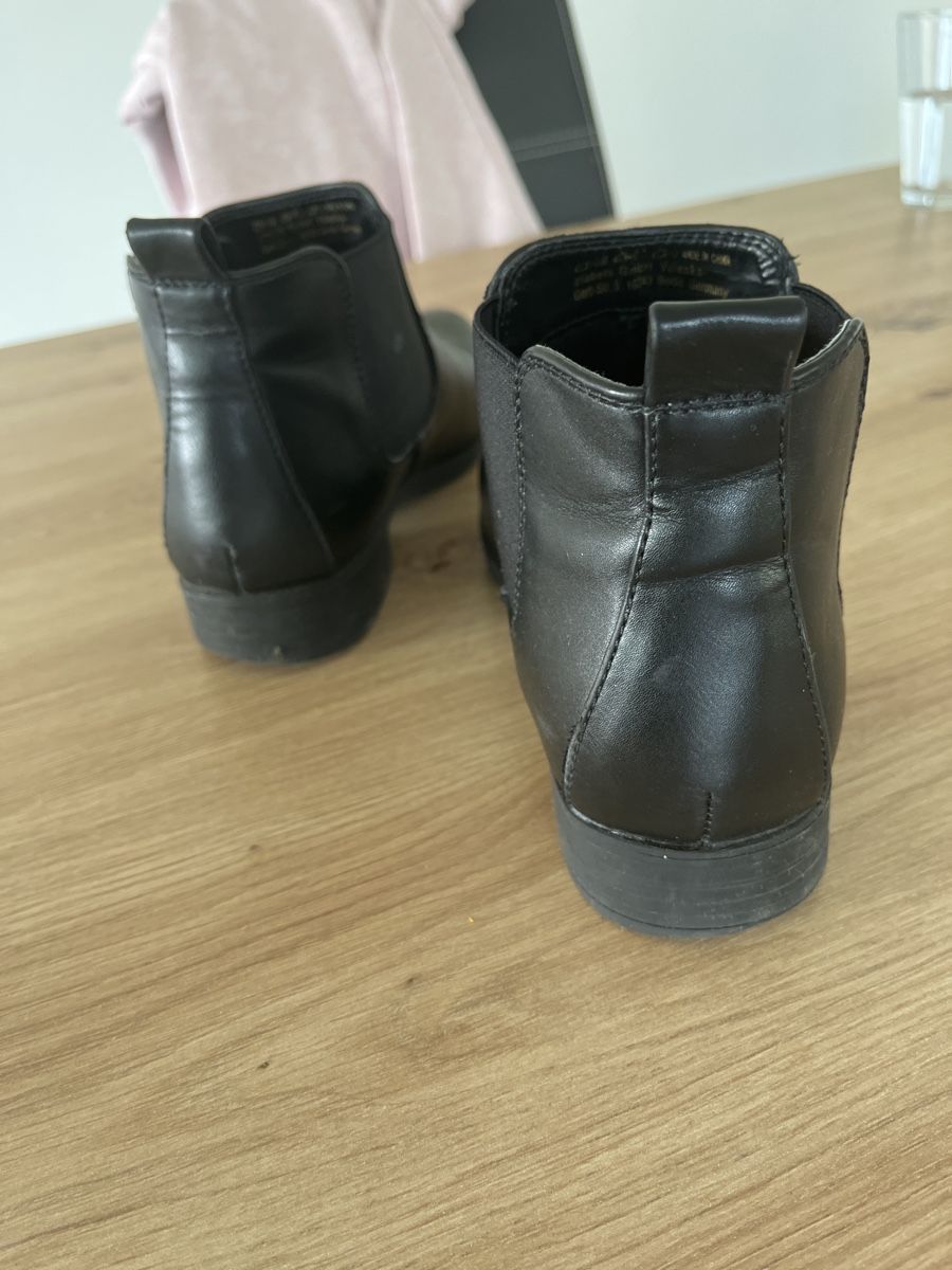 Scarpe da donna: Schwarzi Stiefelette, Gr. 38 – Usato da Hombrechtikon venduto da Kaatja 2