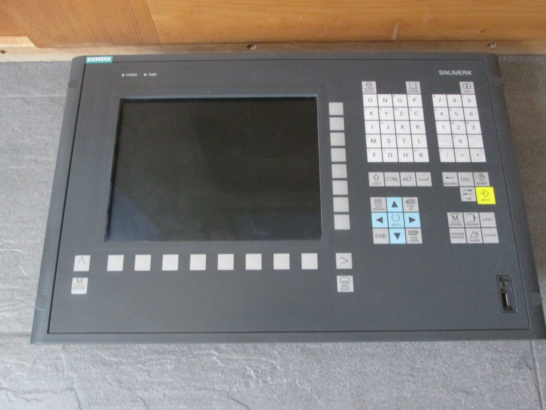Siemens Elektronikbauteile: Siemens Sinumerik 810D PCU mit Bedienpanel – Gebraucht aus Steffisburg von Schwabis 8
